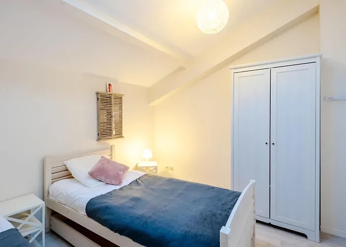 L'oustalet-5 By Interhome Daire